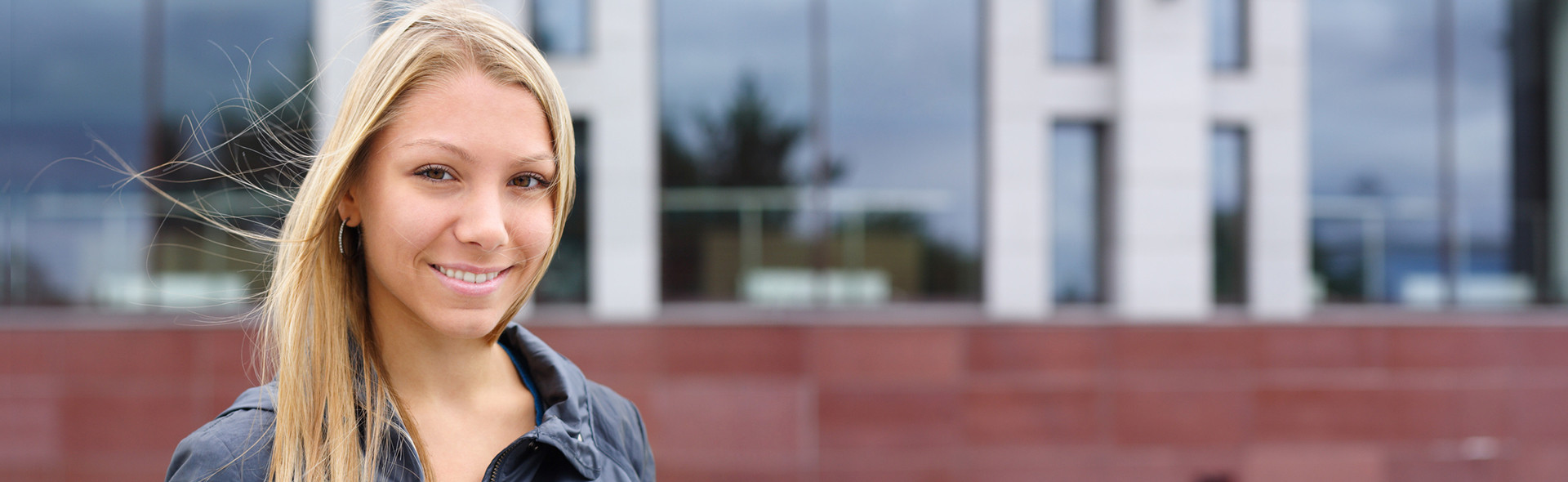 HERR工業(yè)擁有著各種技術(shù)導(dǎo)向的公司生產(chǎn)的排氣空氣凈化系統(tǒng)和過濾技術(shù)。我們開發(fā)和生產(chǎn)高效節(jié)能，并在貴公司提供清潔的空氣品質(zhì)的產(chǎn)品。